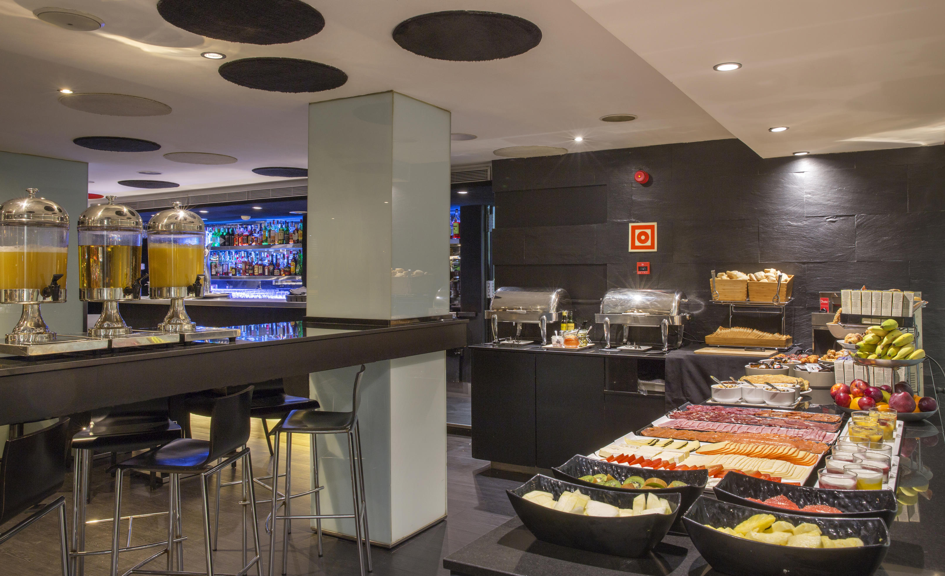 Restaurant - buffet 1.jpg